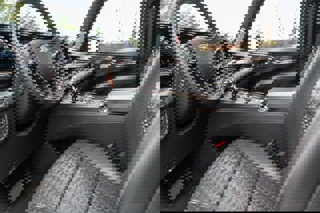 Used 2023 Cadillac Escalade Premium Luxury Platinum image 95