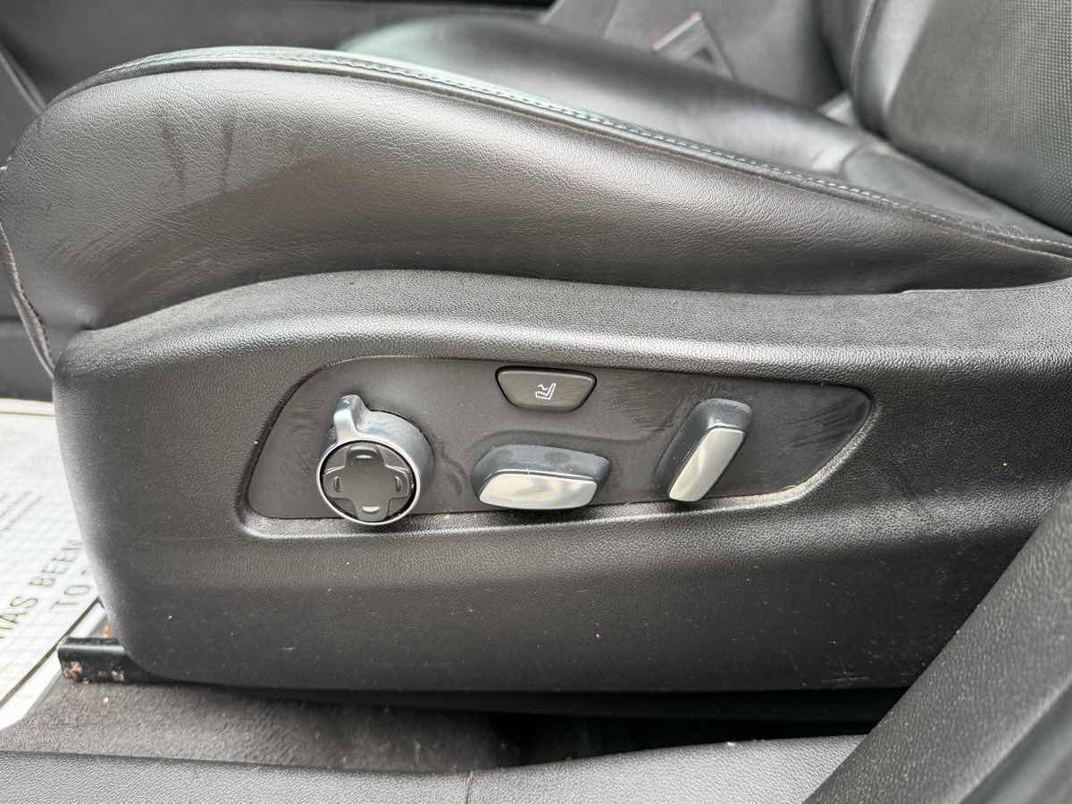 Used 2019 Cadillac XT4 Premium Luxury image 14