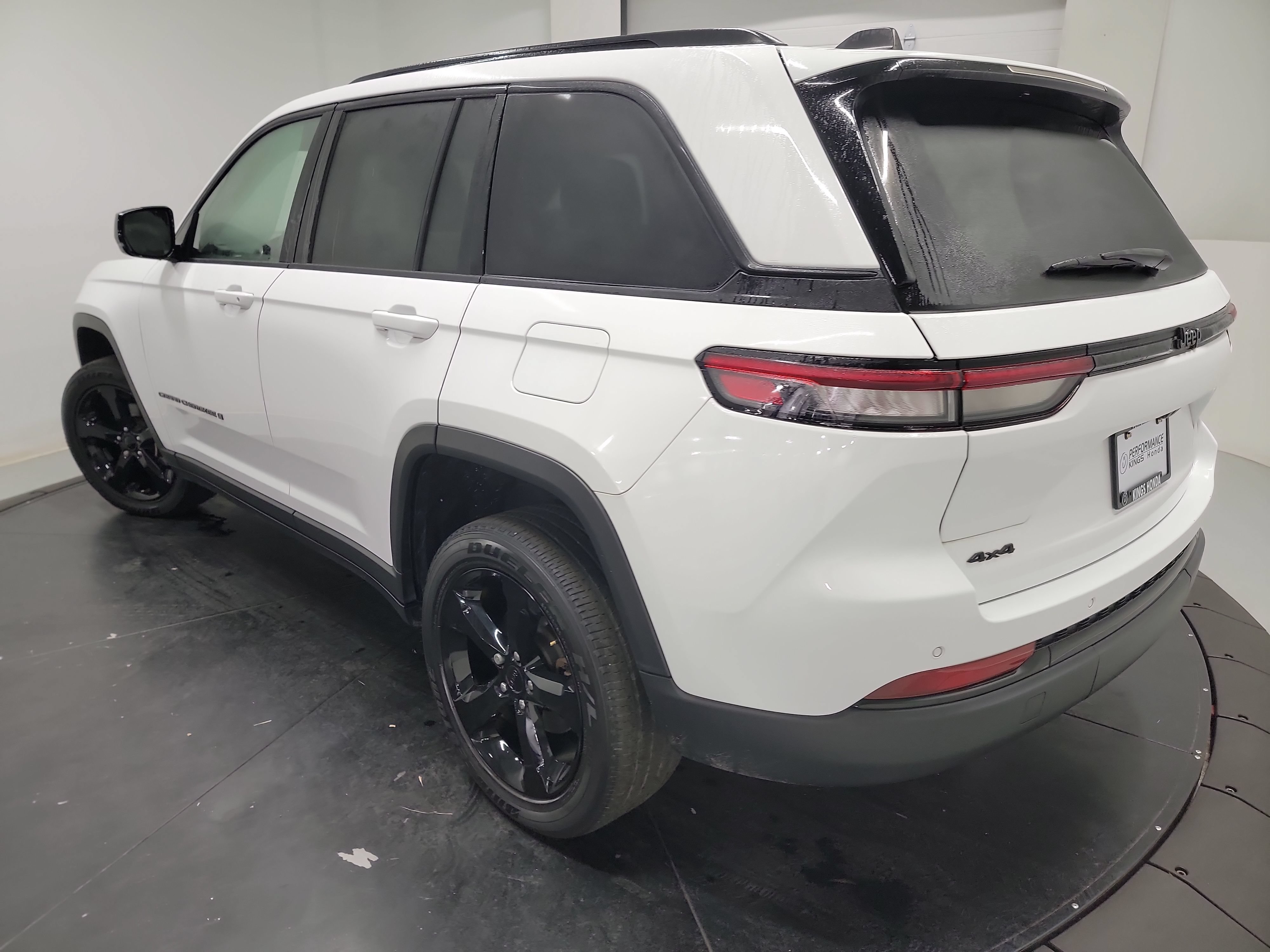 Used 2023 Jeep Grand Cherokee Altitude AWD/4WD image 6