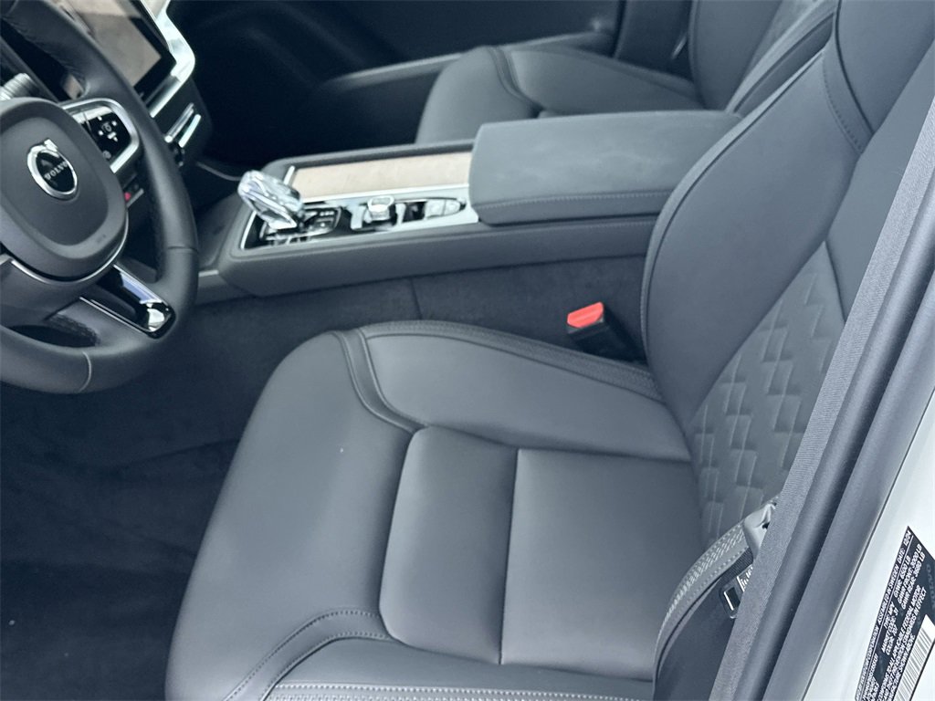 New 2025 Volvo XC90 T8 Plus w/ Protection Package Premier image 12