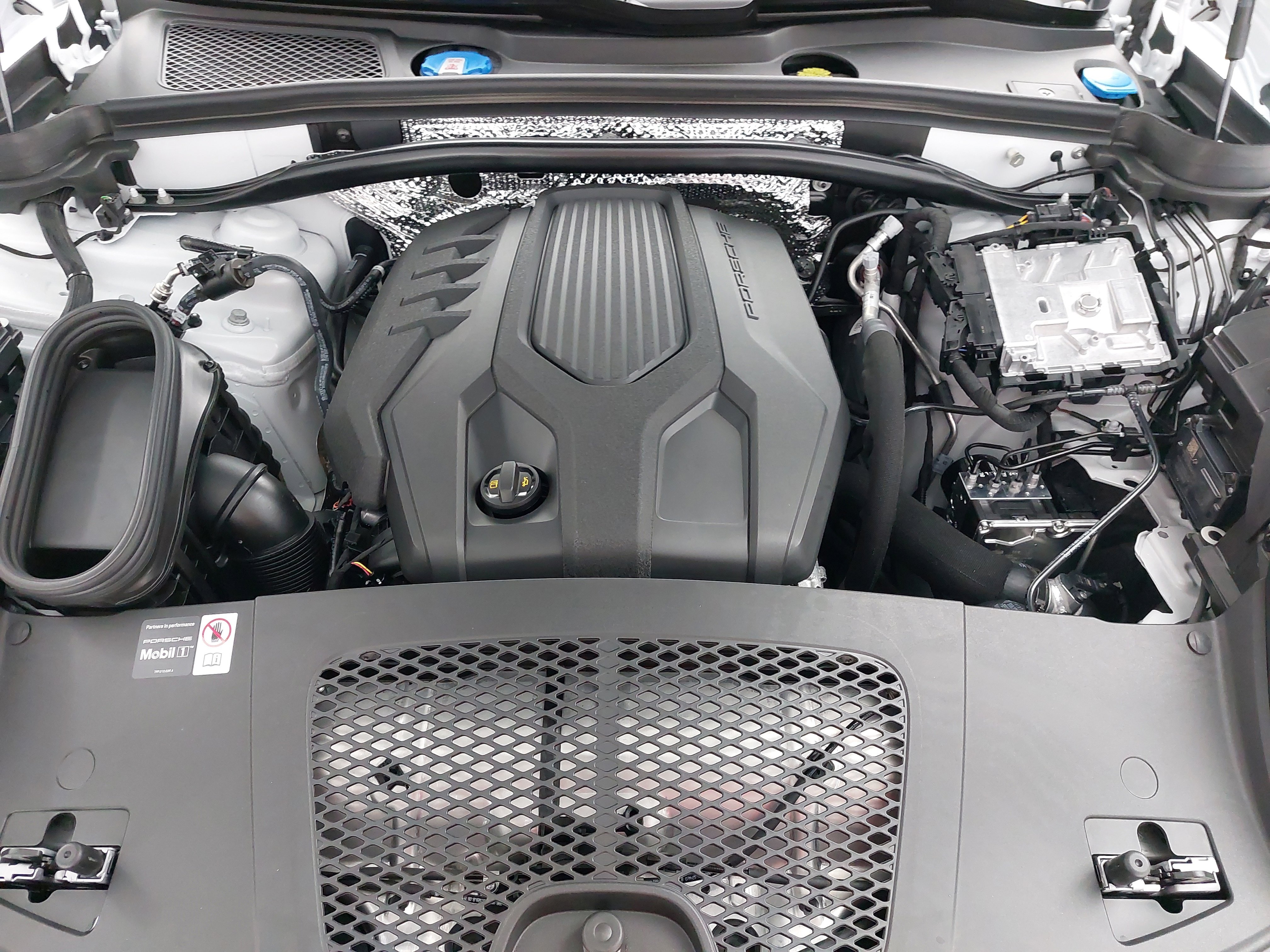 New 2026 Porsche Macan image 32