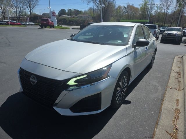 Used 2024 Nissan Altima 2.5 SV image 3