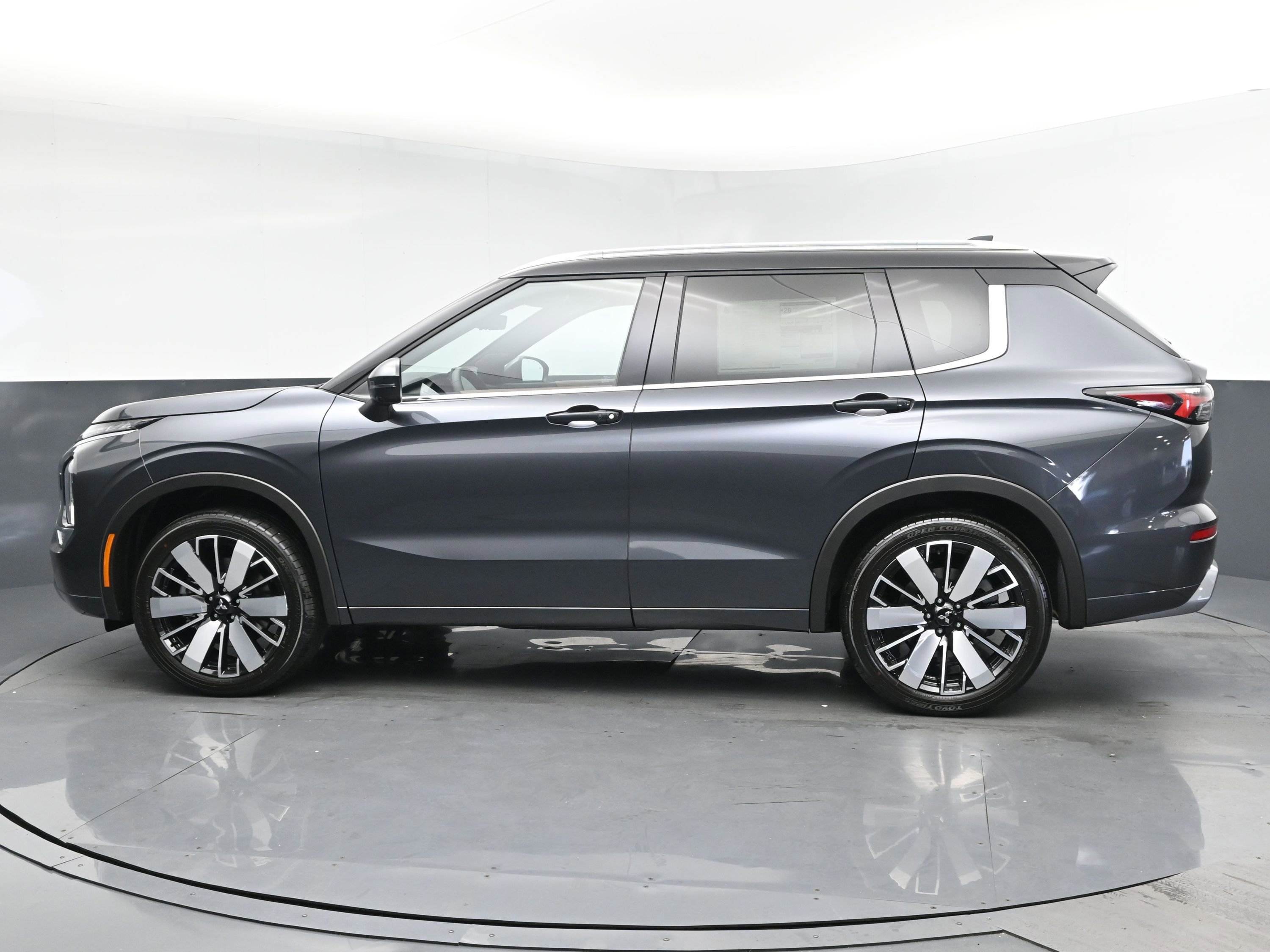 New 2025 Mitsubishi Outlander SEL image 4