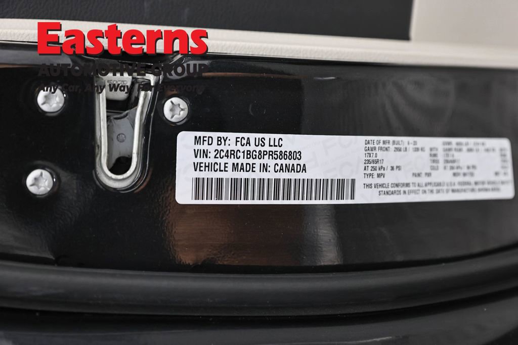 Used 2023 Chrysler Pacifica Touring-L FWD image 36