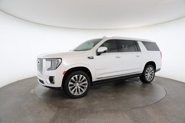 Used 2023 GMC Yukon XL Denali image 3