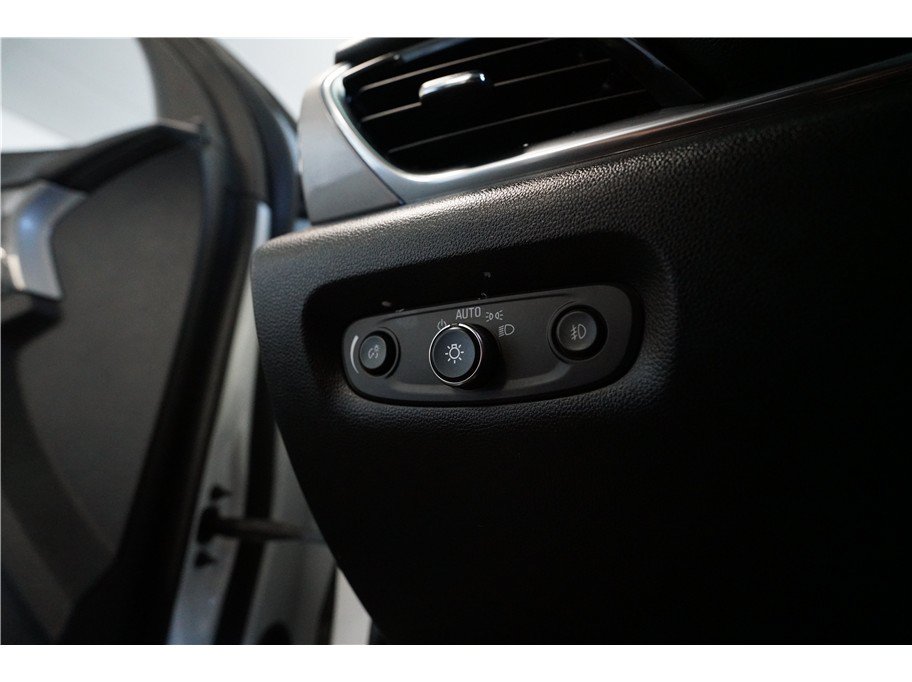 Used 2020 Chevrolet Traverse LT FWD image 18