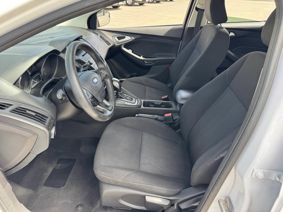 Used 2015 Ford Focus SE FWD image 21