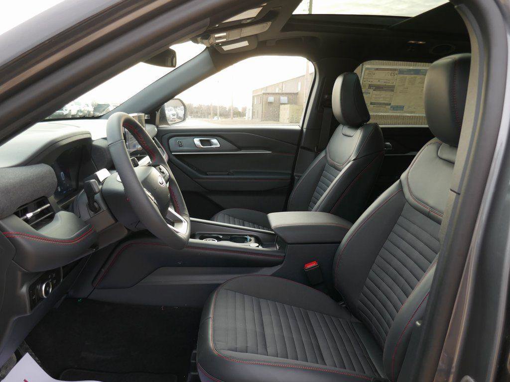 New 2026 Ford Explorer ST-Line w/ ST-Line Street Pack image 13