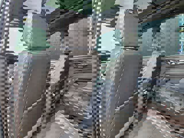 Used 2022 GMC Yukon XL Denali w/ Denali Premium Package image 18