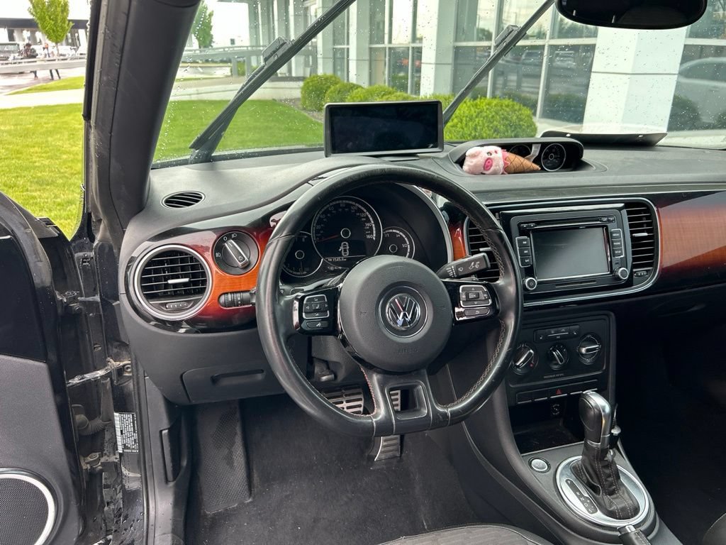 Used 2013 Volkswagen Beetle Turbo FWD image 18