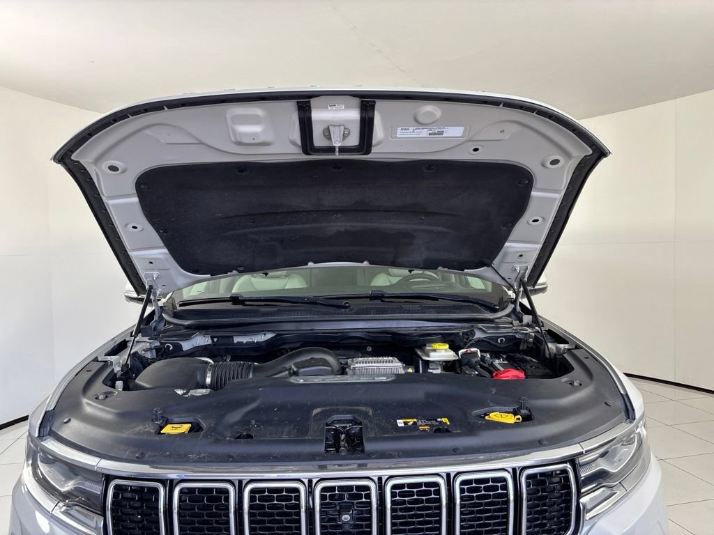 Used 2022 Jeep Wagoneer Series III w/ Convenience Group I AWD/4WD image 11