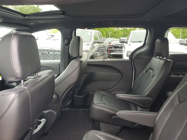 New 2026 Chrysler Pacifica Select w/ S Appearance Package FWD image 9