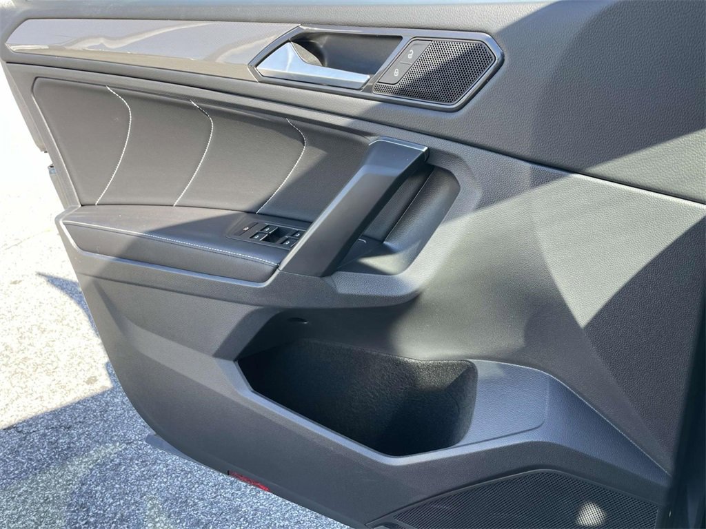 Certified 2022 Volkswagen Tiguan SE image 18