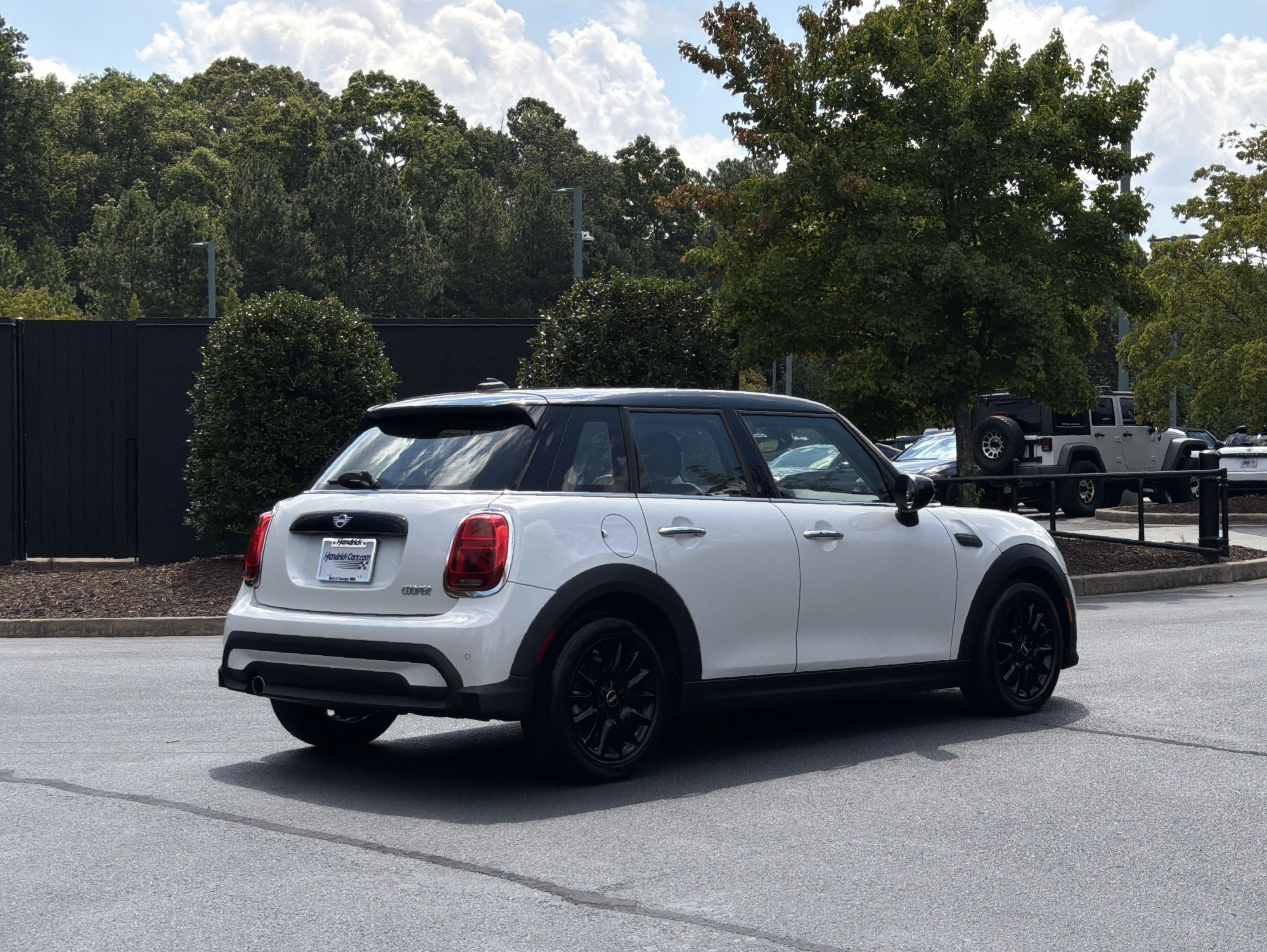 Used 2024 MINI Cooper 4-Door Hardtop FWD image 3
