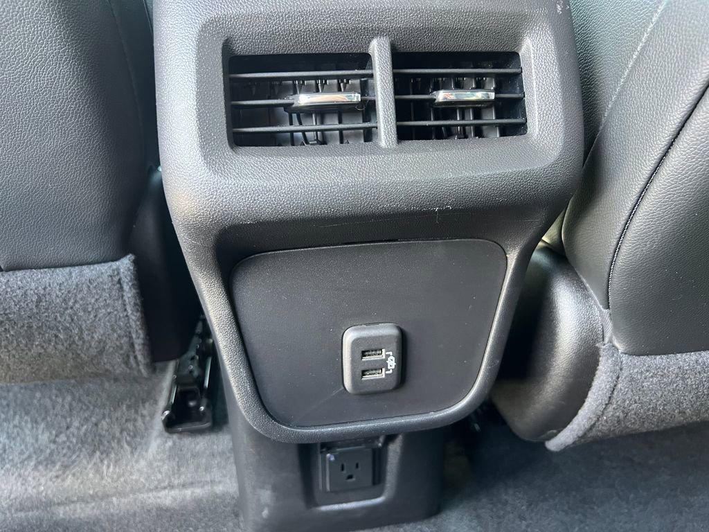 Used 2023 Chevrolet Equinox Premier AWD/4WD image 12