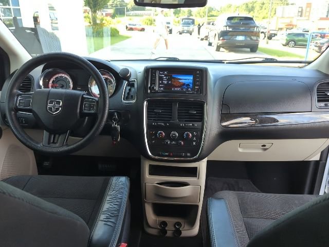 Used 2020 Dodge Grand Caravan SE FWD image 17