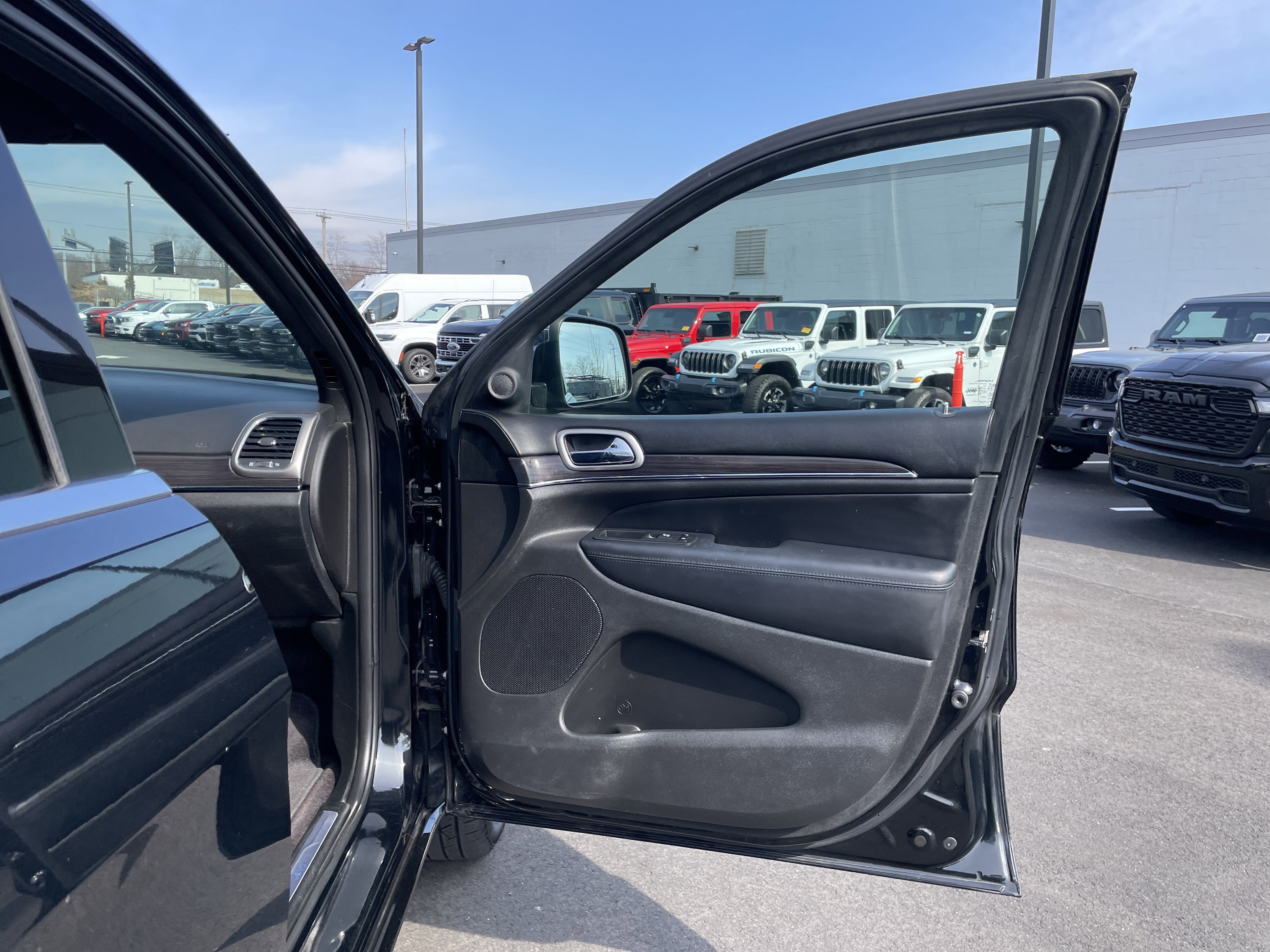 Used 2018 Jeep Grand Cherokee Overland image 9