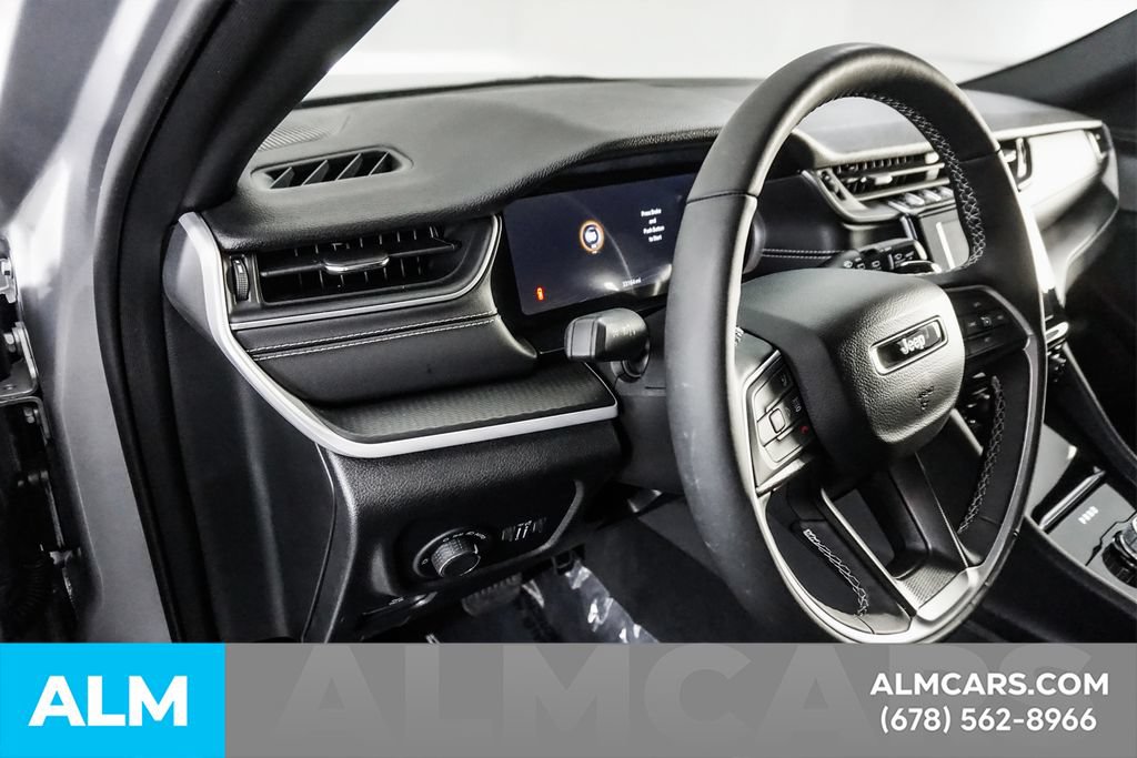 Used 2025 Jeep Grand Cherokee Altitude AWD/4WD image 35