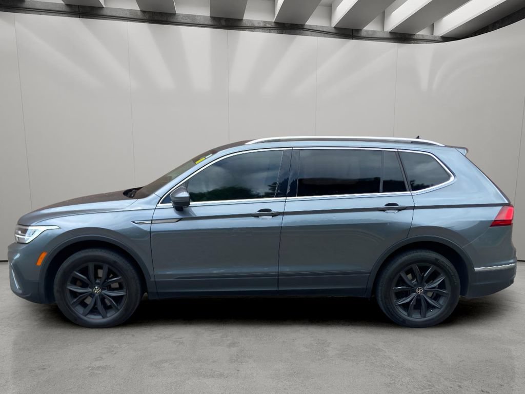 Used 2024 Volkswagen Tiguan SE FWD image 2