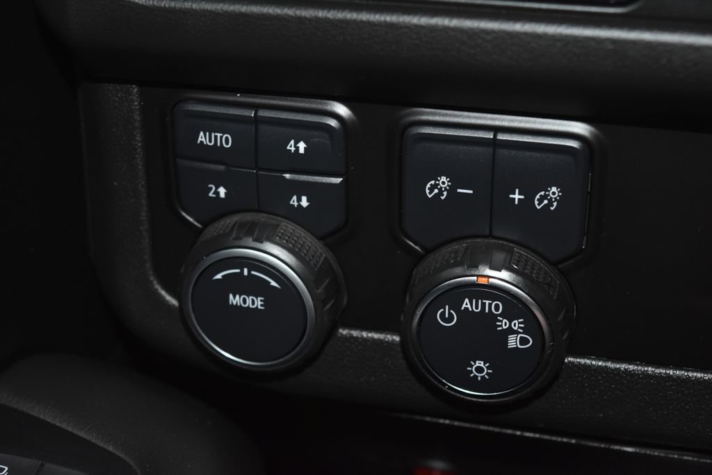 Used 2023 Chevrolet Tahoe Premier AWD/4WD image 18