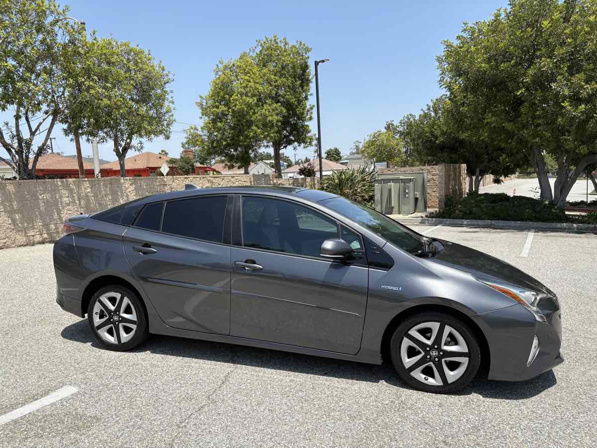 Used 2017 Toyota Prius Four Touring image 28