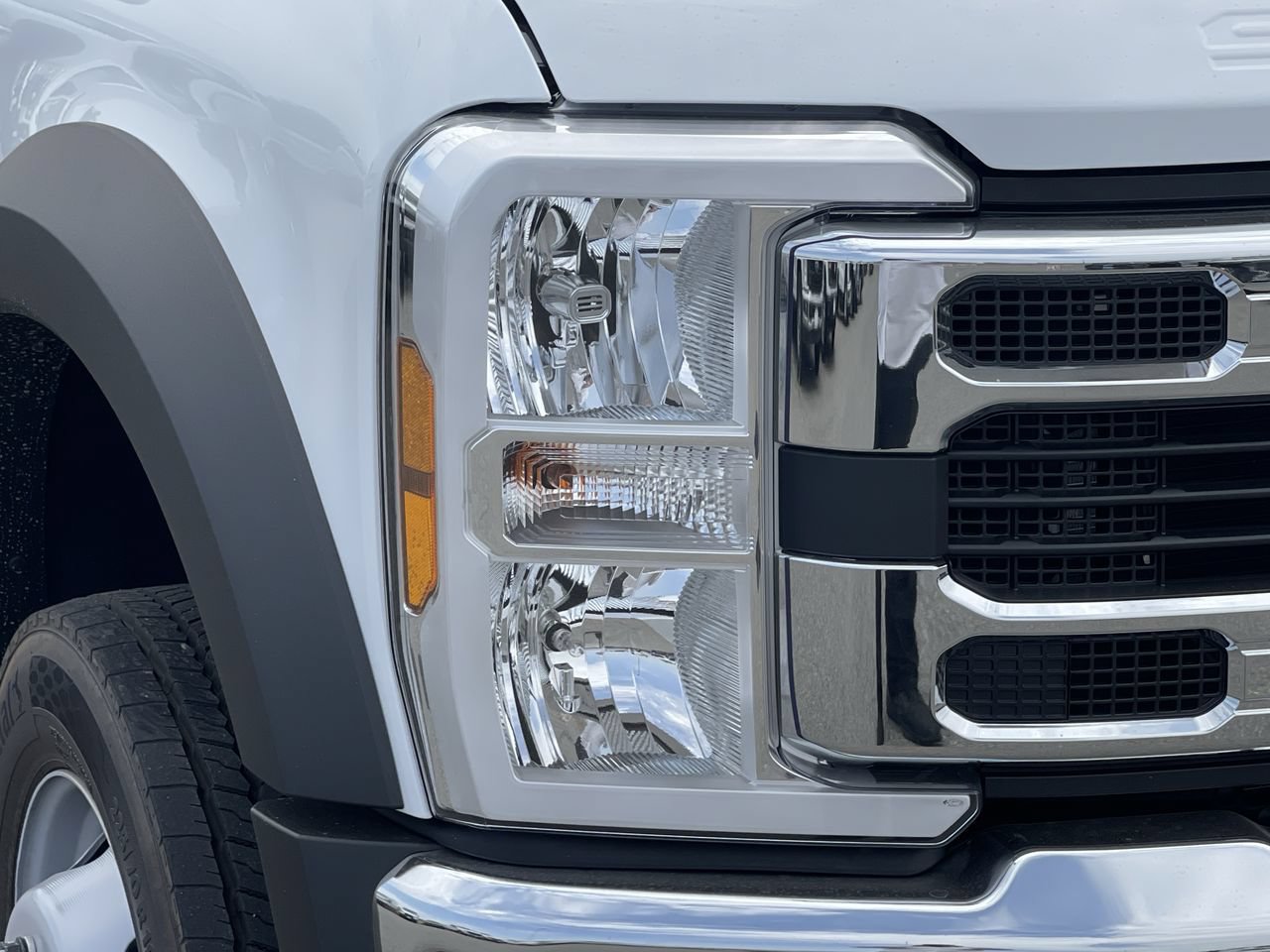 New 2025 Ford F550 2WD Regular Cab Super Duty image 7