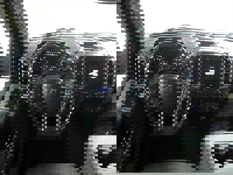 Used 2017 Ford F150 XLT w/ Equipment Group 302A Luxury image 8