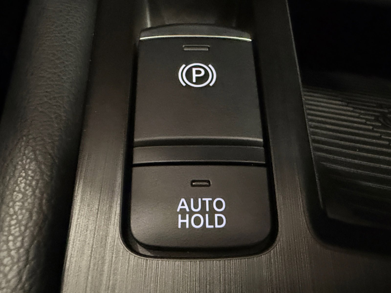 Used 2025 Nissan Kicks SR FWD image 29
