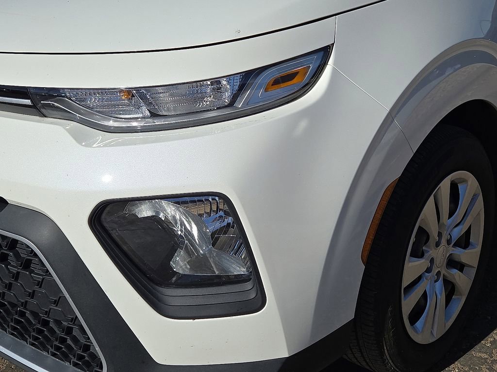 Used 2022 Kia Soul LX image 10