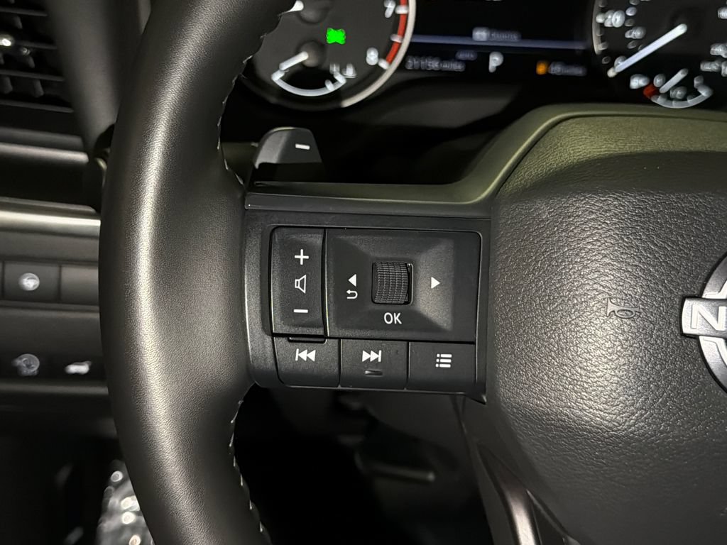 Used 2025 Nissan Rogue SV AWD/4WD image 25