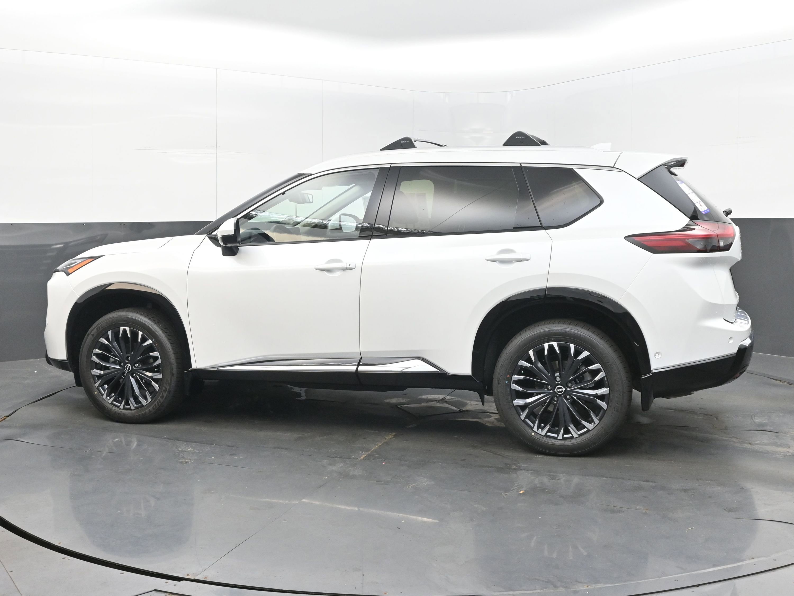 New 2025 Nissan Rogue Platinum w/ Platinum Premium Package image 5