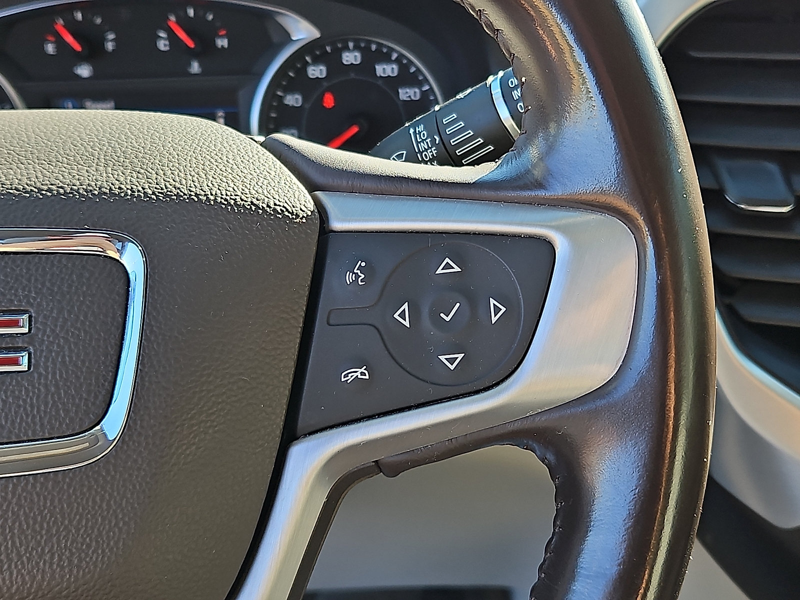 Used 2020 GMC Acadia SLE w/ Driver Convenience Package FWD image 21