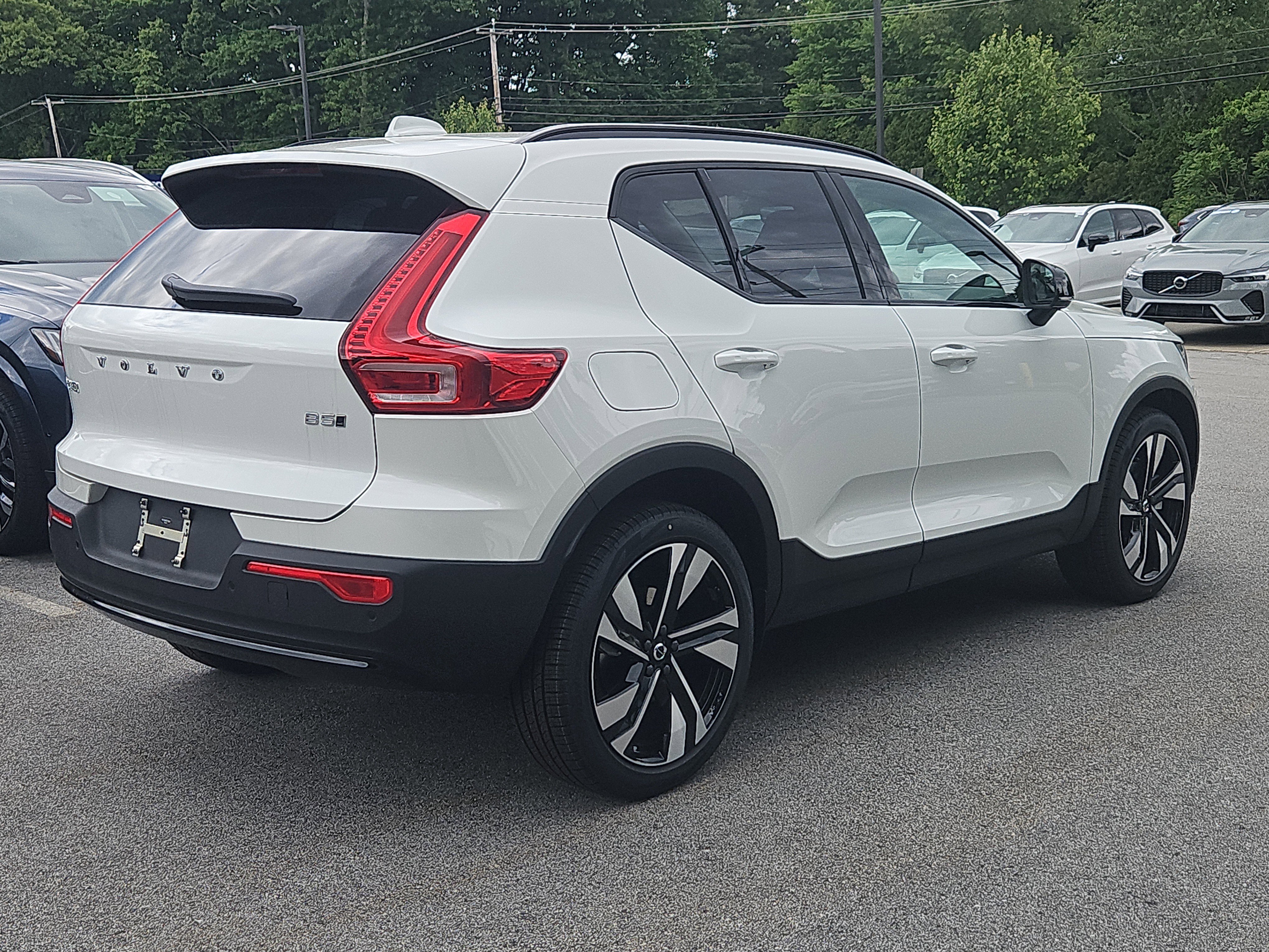 New 2026 Volvo XC40 B5 Plus w/ Climate Package AWD/4WD image 2