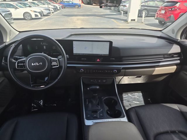 Used 2025 Kia Carnival FWD image 23