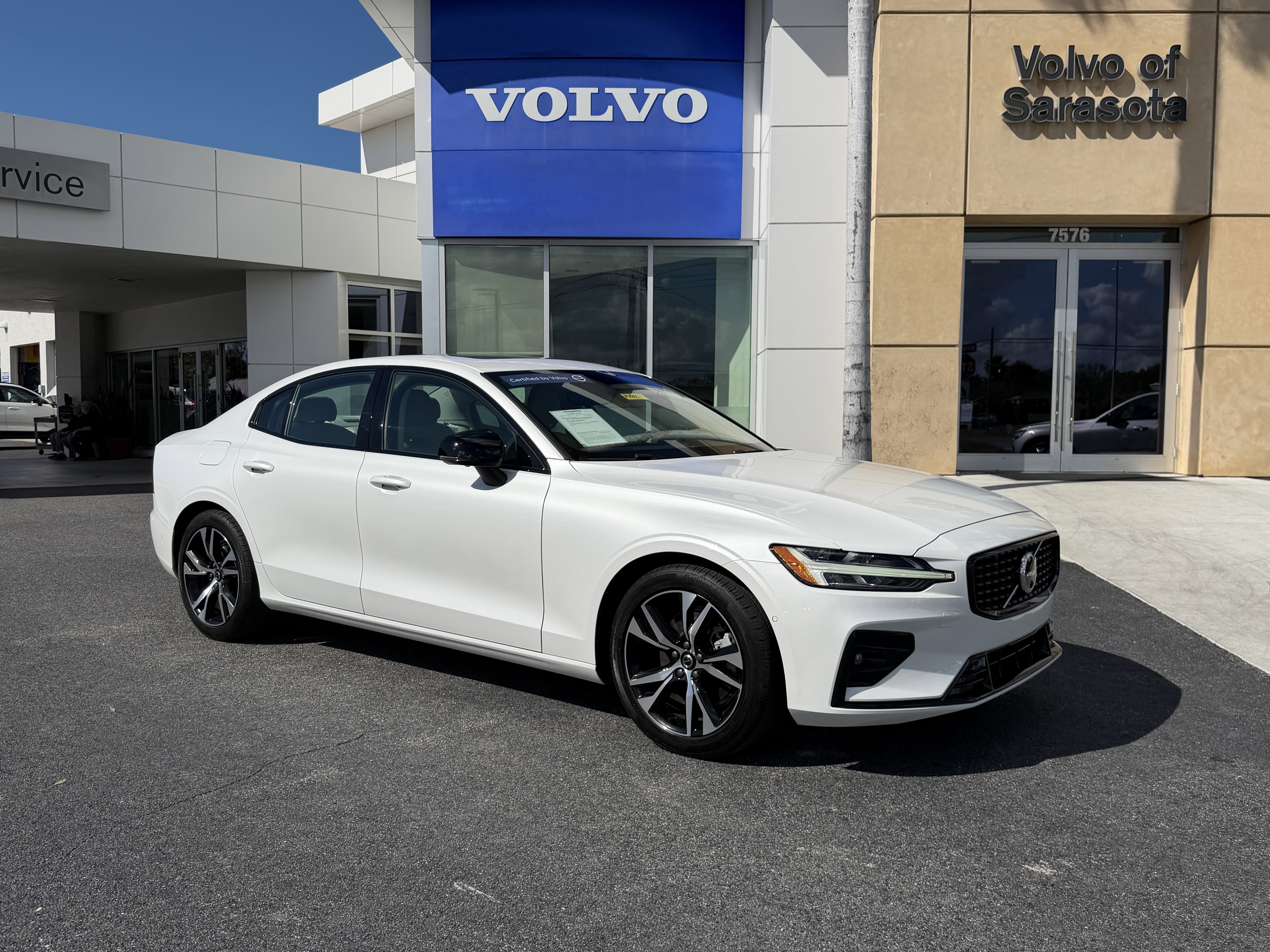 Certified 2024 Volvo S60 B5 Plus image 1