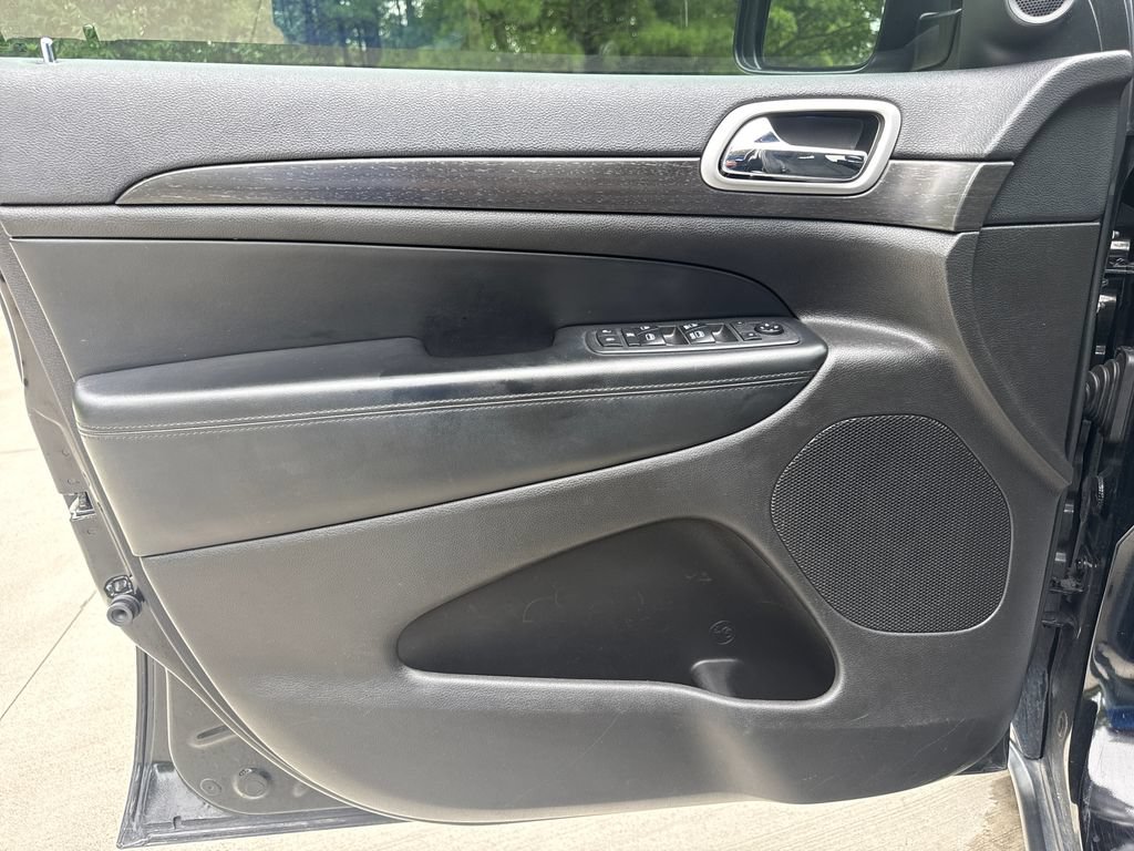 Used 2018 Jeep Grand Cherokee Laredo RWD image 13
