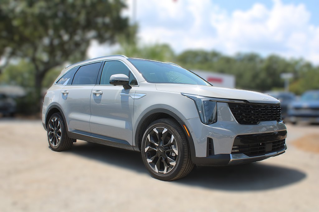 Certified 2024 Kia Sorento SX FWD image 3