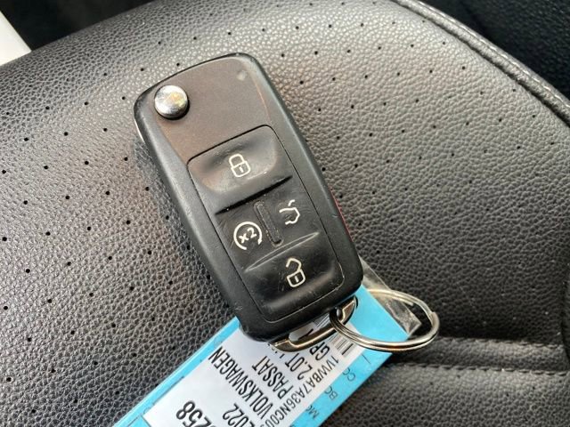 Used 2022 Volkswagen Passat 2.0T image 24