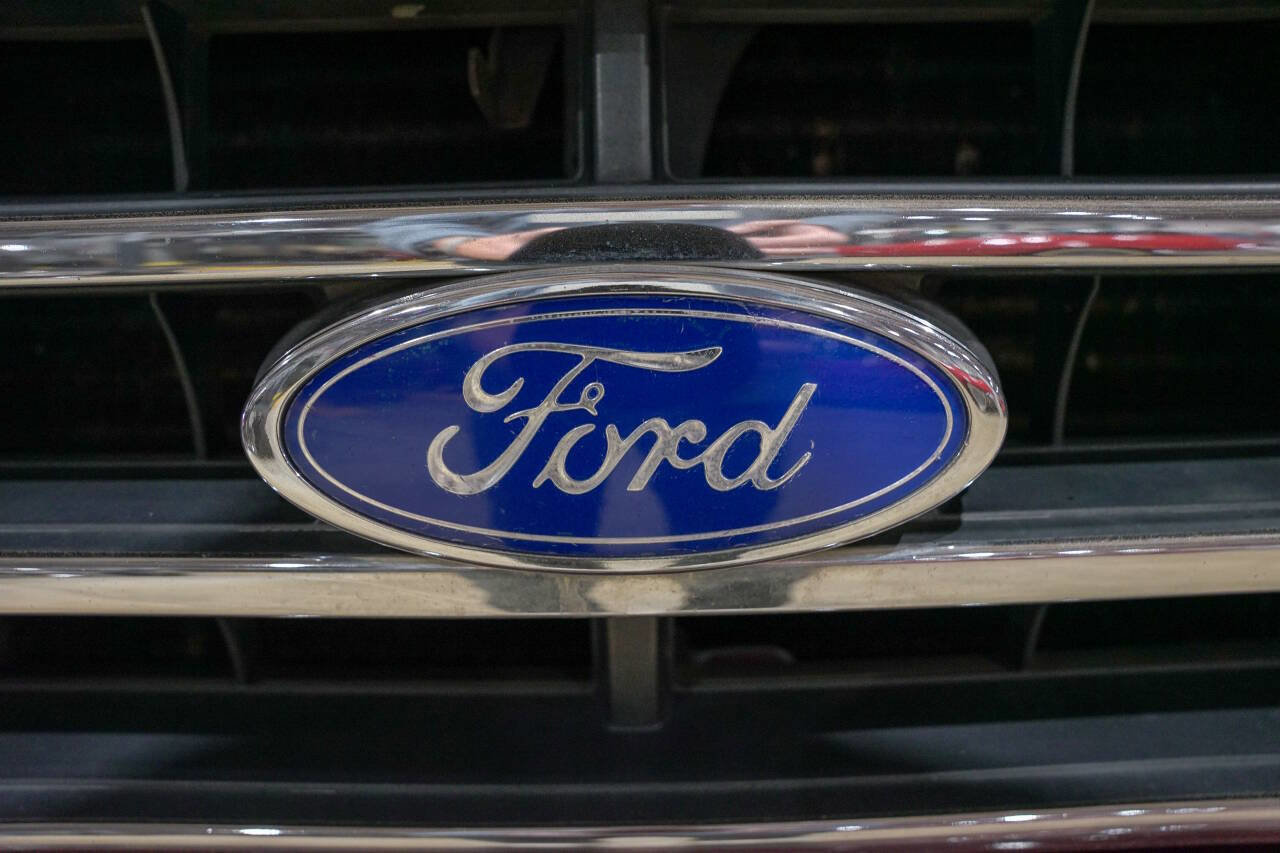 Used 1990 Ford Bronco XLT 2dr 4WD SUV image 32