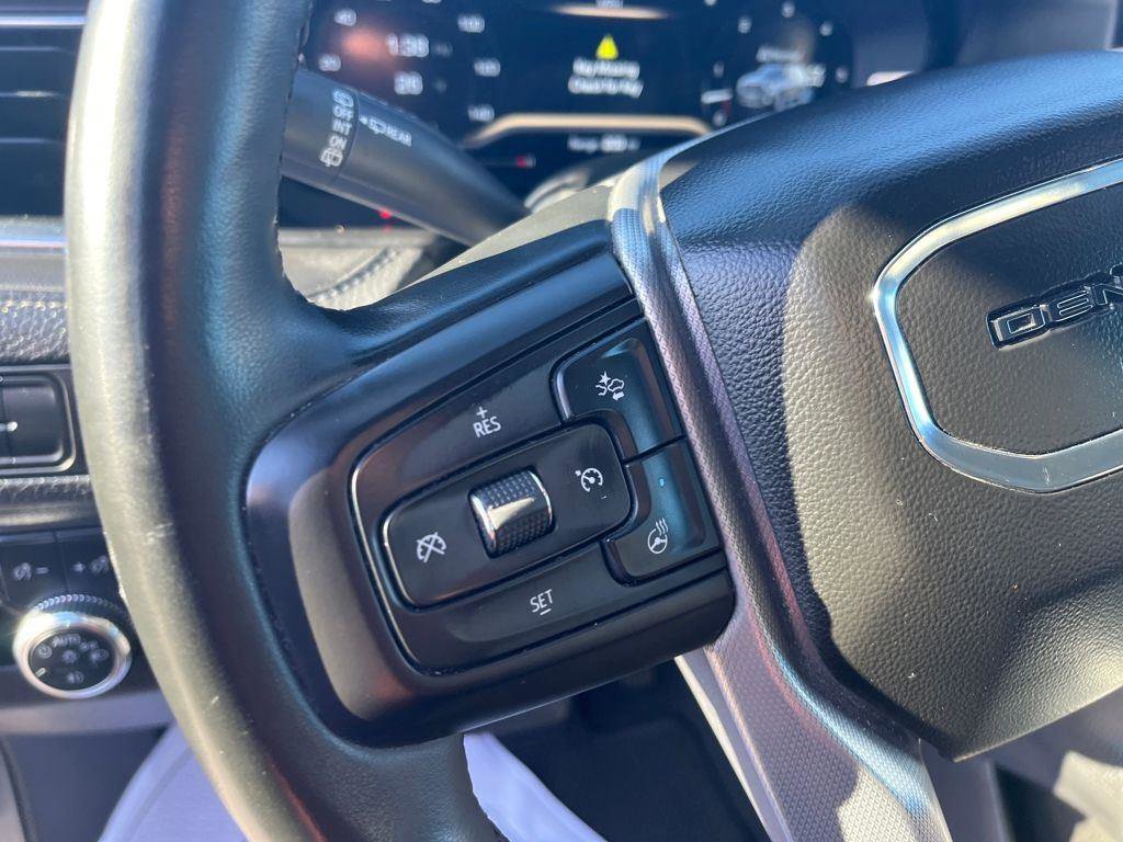 Used 2023 GMC Yukon Denali image 11