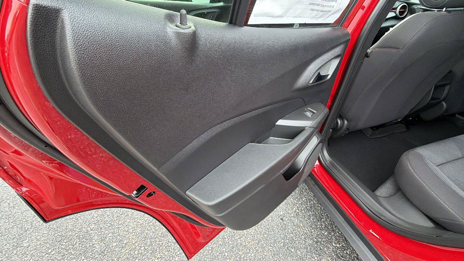 New 2026 Chevrolet Trax RS w/ Sunroof Package FWD image 19