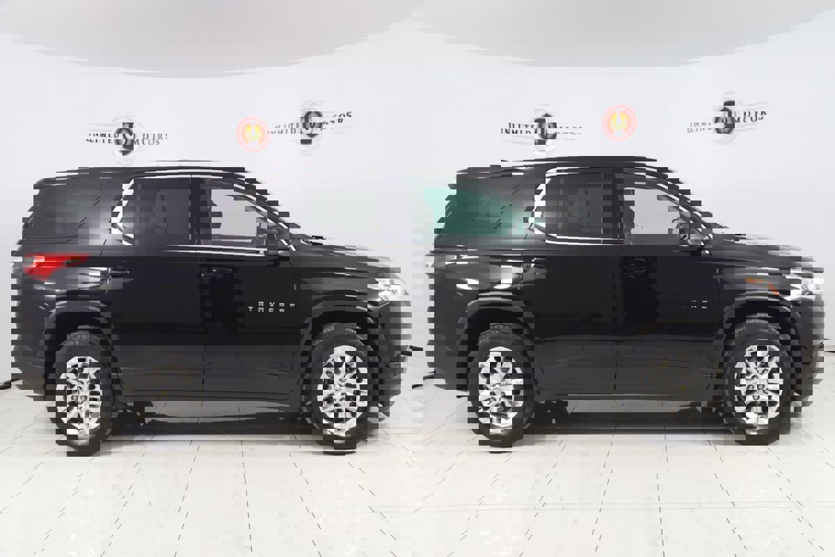 Used 2021 Chevrolet Traverse LS AWD/4WD image 2