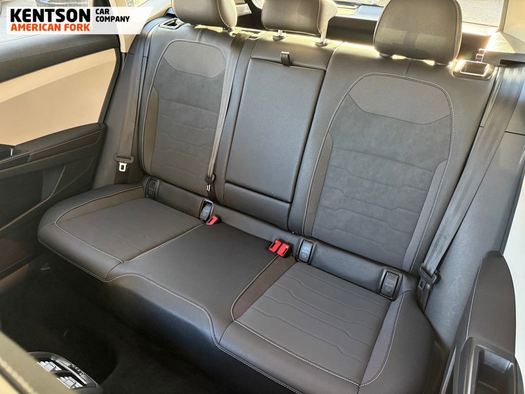 Used 2025 Volkswagen Taos SE image 33