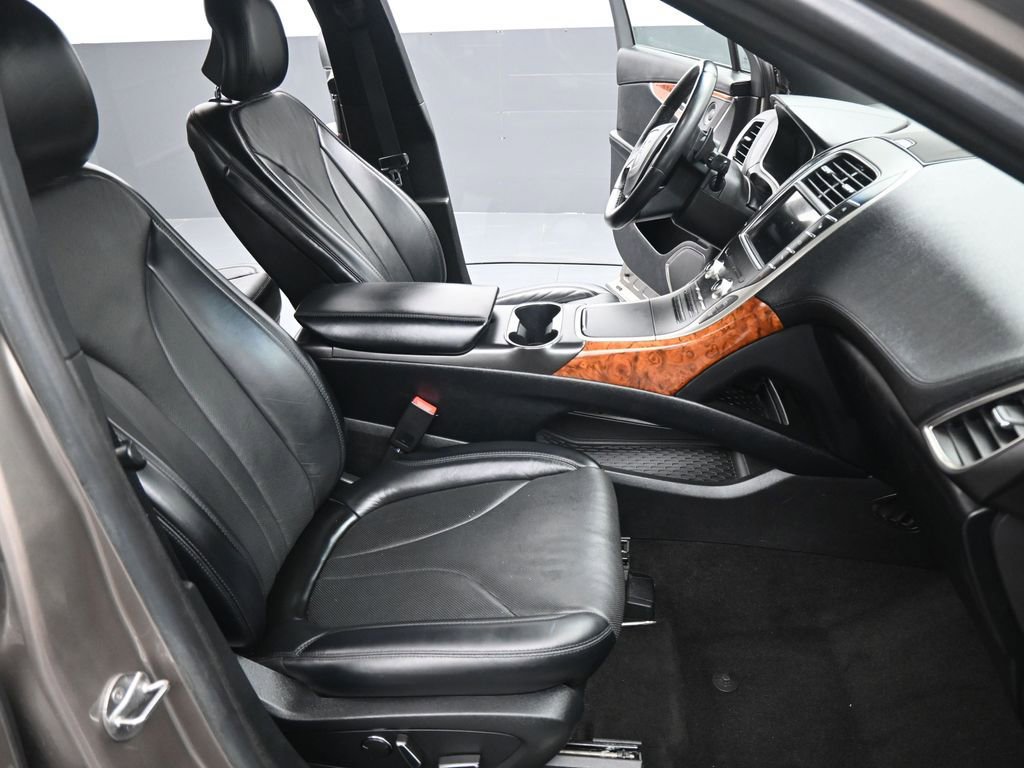 Used 2019 Lincoln Nautilus Reserve image 2