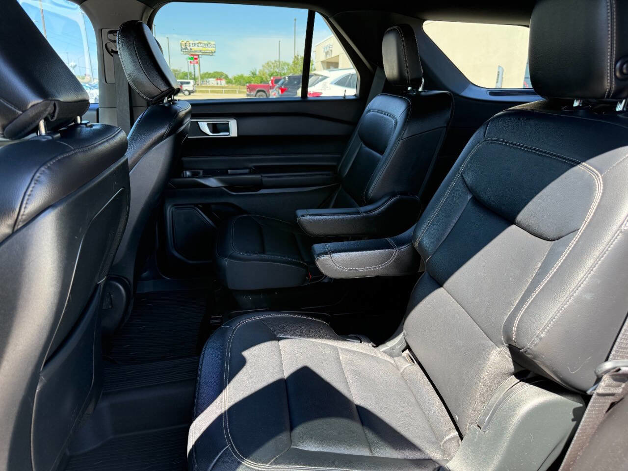 Used 2020 Ford Explorer XLT w/ Equipment Group 202A RWD image 12