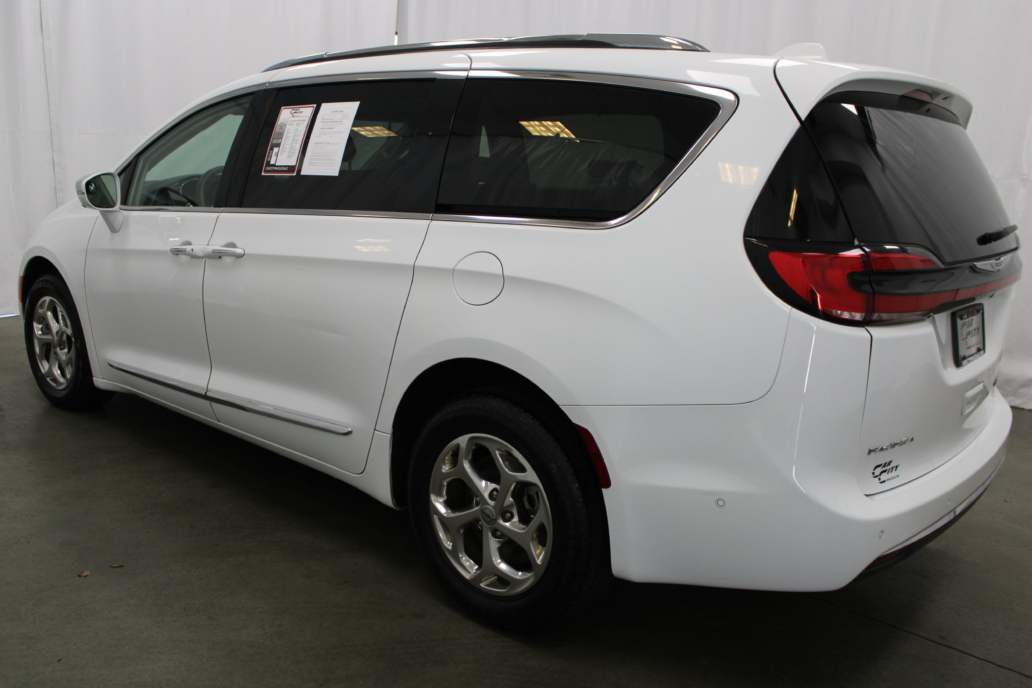 Used 2021 Chrysler Pacifica Limited w/ Premium & Safety Sphere Group AWD/4WD image 7
