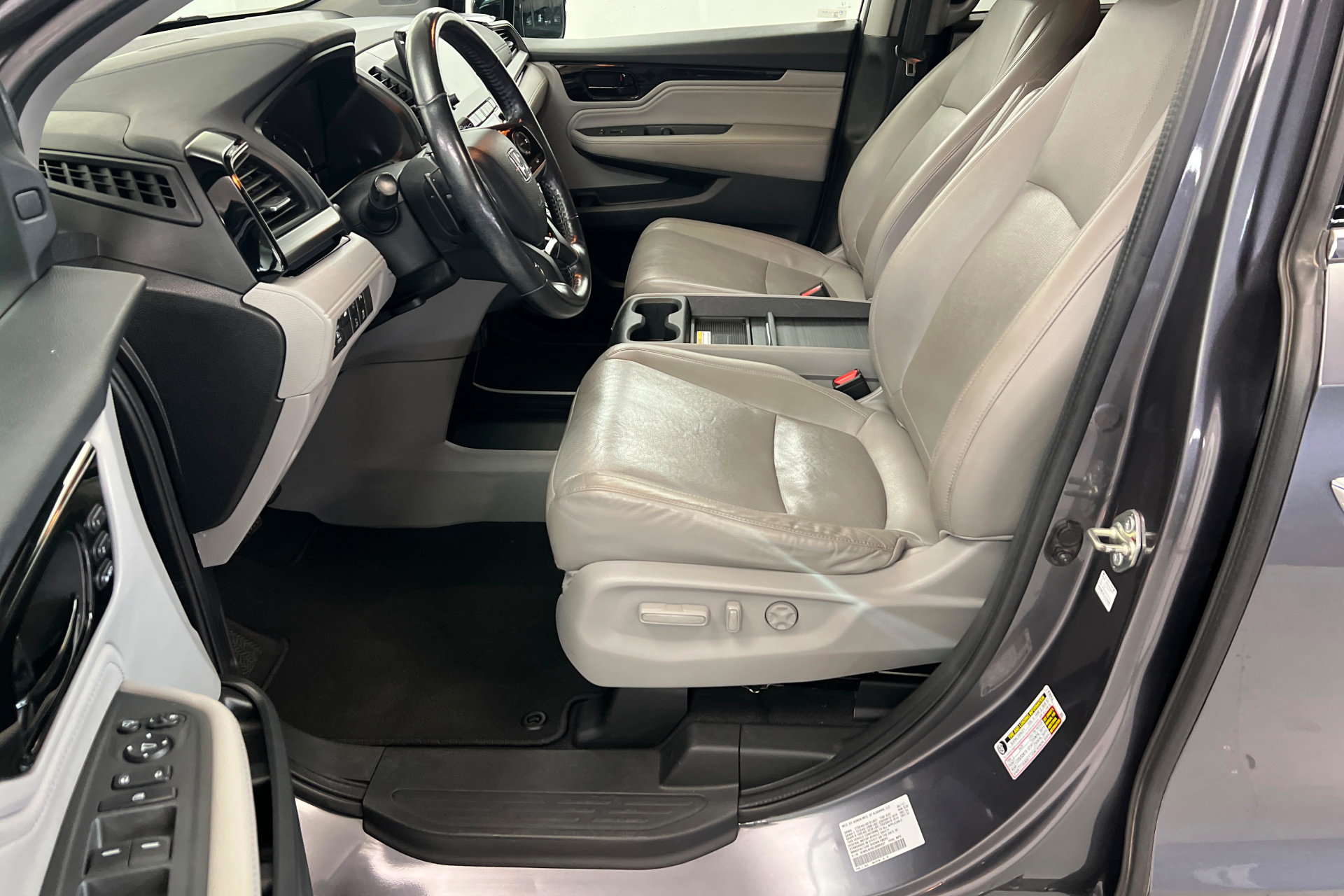 Used 2018 Honda Odyssey Elite image 18
