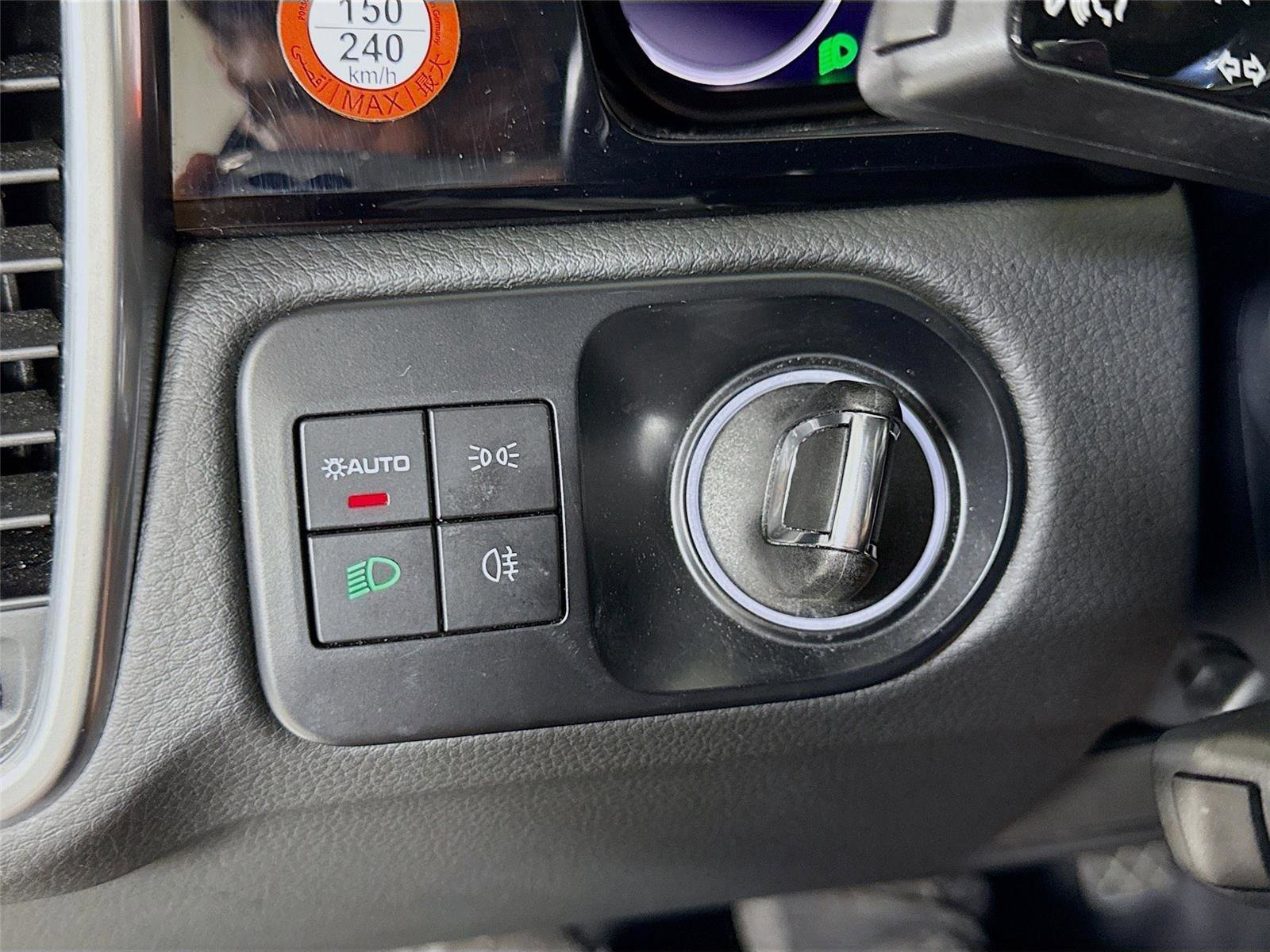 Used 2022 Porsche Cayenne Coupe w/ Premium Package image 24