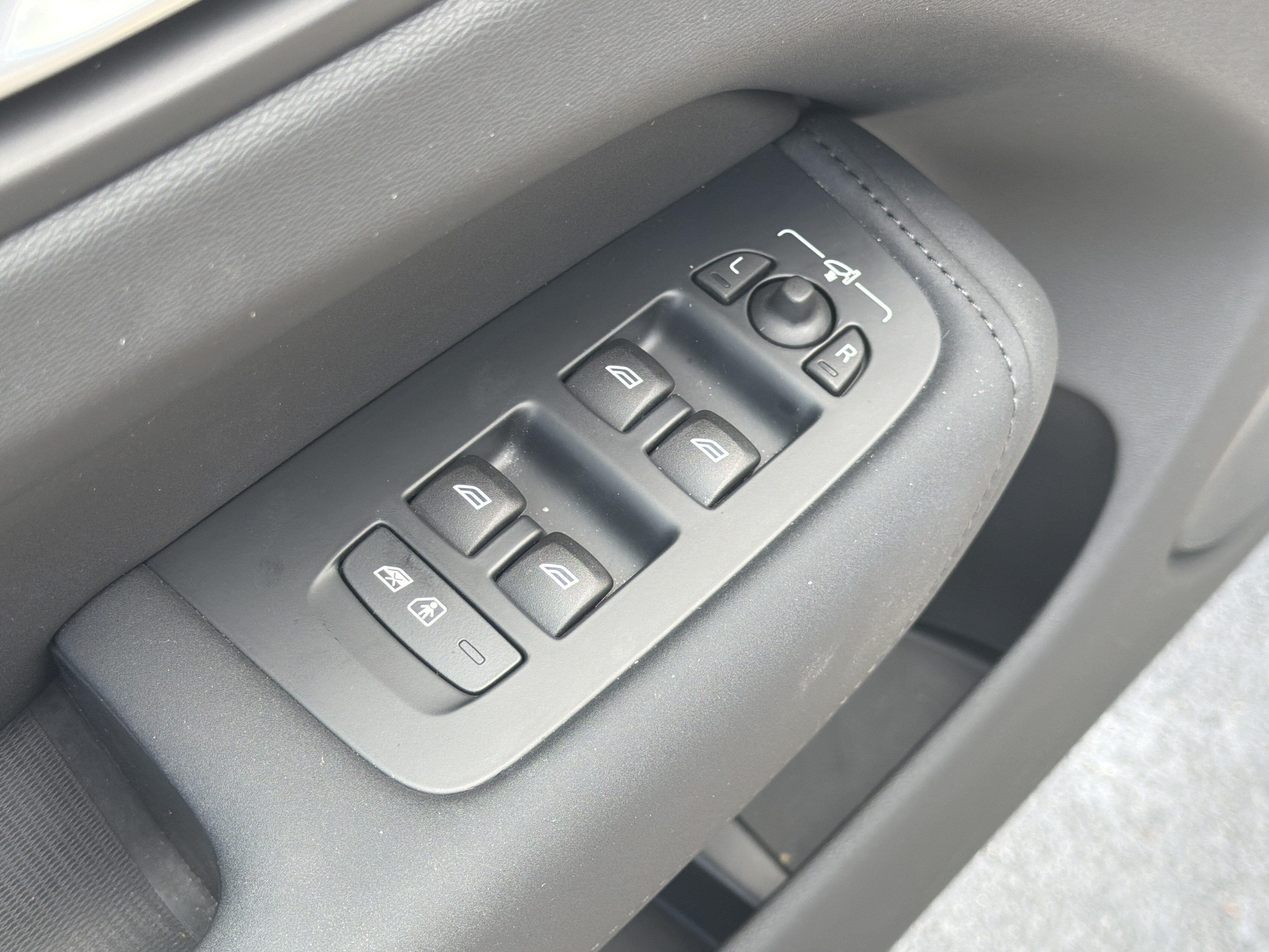 Certified 2026 Volvo XC60 B5 Plus AWD/4WD image 15