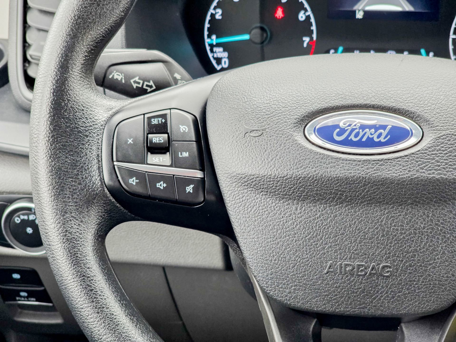 Used 2023 Ford Transit 350 XLT image 38